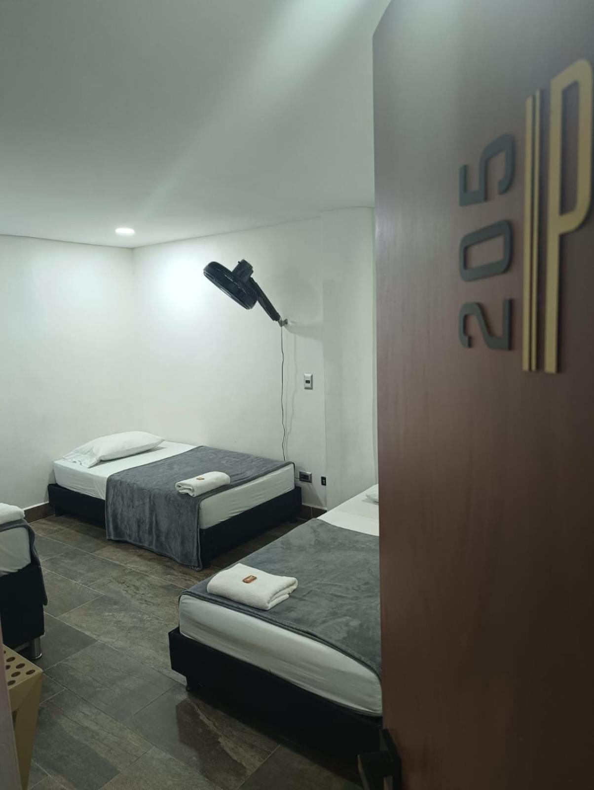 Hotel Prestige Медельин Экстерьер фото